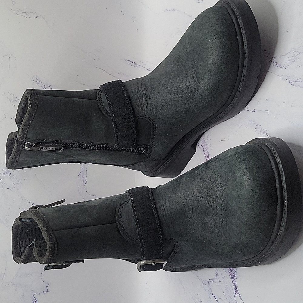 UGG Kinzey Little Girls  Size 13 US Black Leather Side Zip Waterproof  Boots